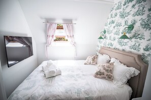 Bügeleisen/Bügelbrett, kostenloses WLAN, Bettwäsche