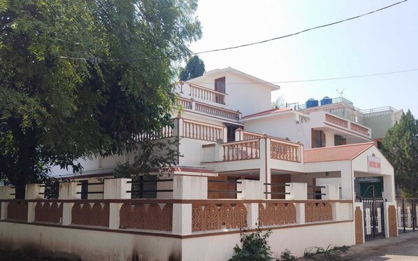 واجهة المنشأة