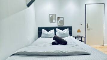 Basic Apartment | Iron/ironing board