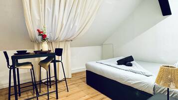 Basic Apartment | Iron/ironing board