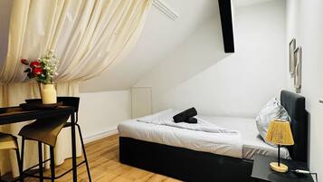 Basic Apartment | Iron/ironing board