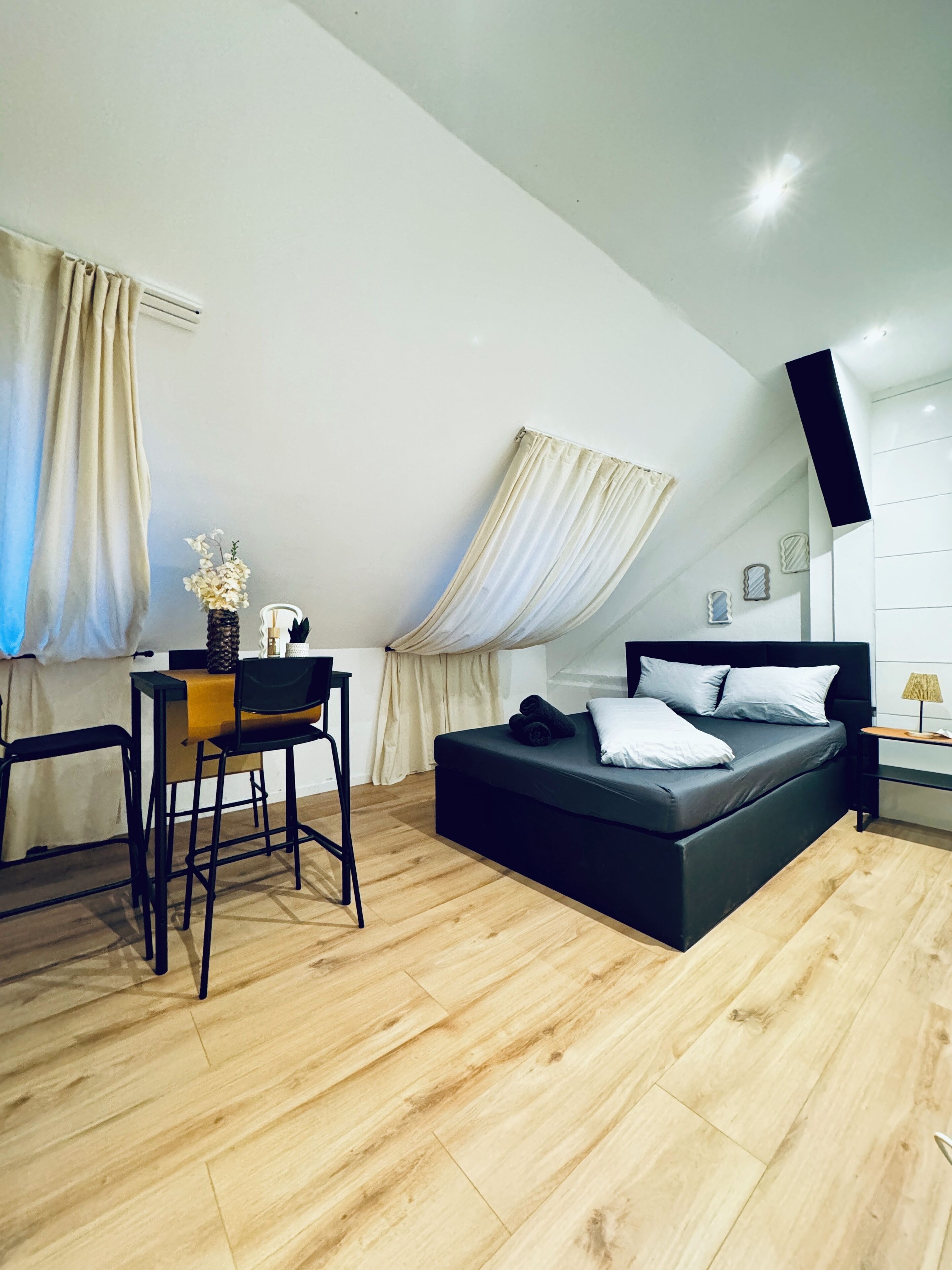 Basic Apartment | Iron/ironing board