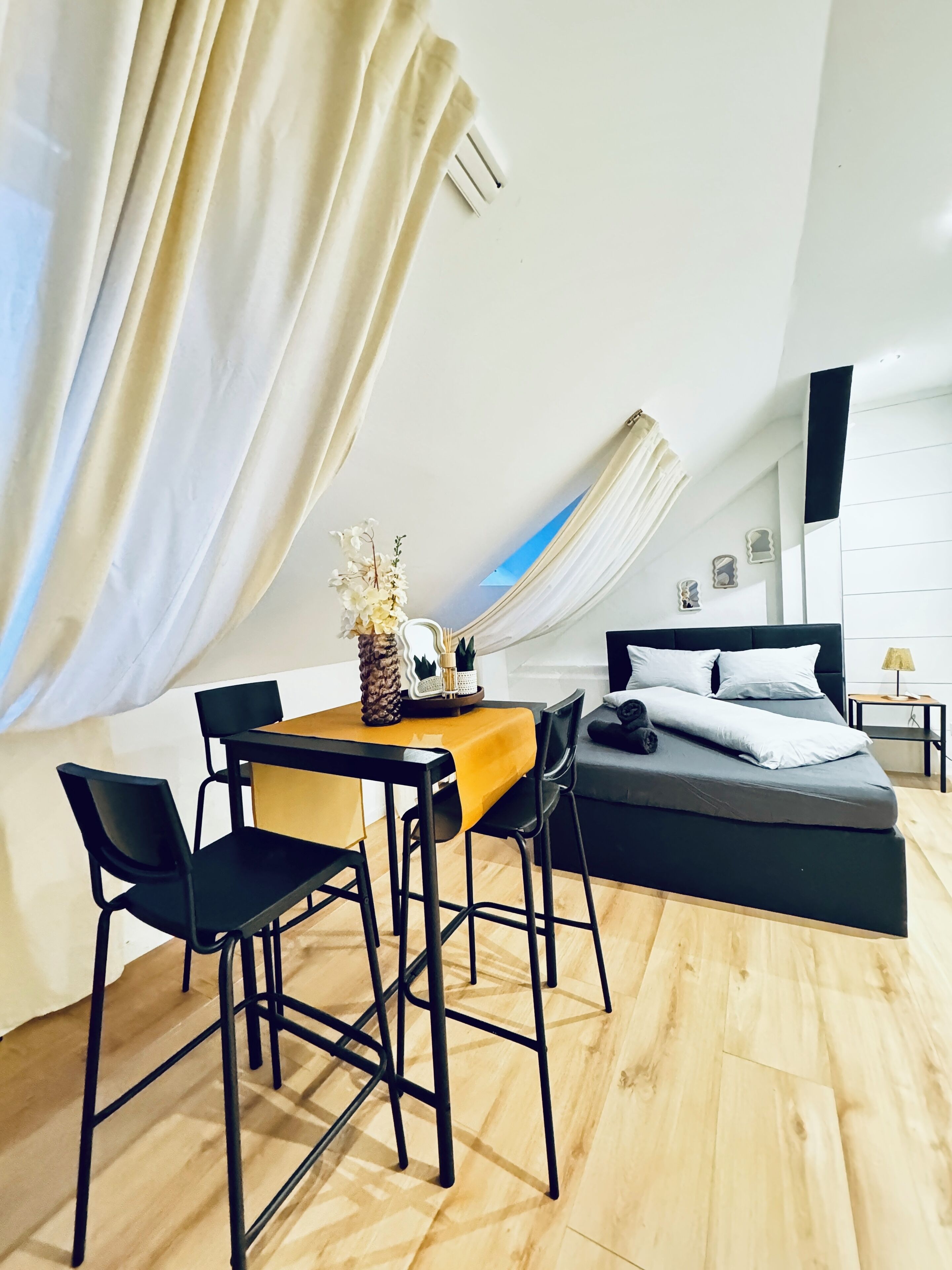 Basic Apartment | Iron/ironing board