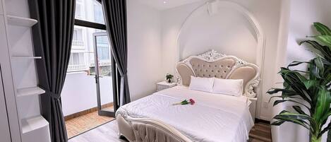 Desk, laptop workspace, free WiFi