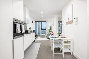 Mikrowelle, Ofen, Herdplatte, Geschirrspüler