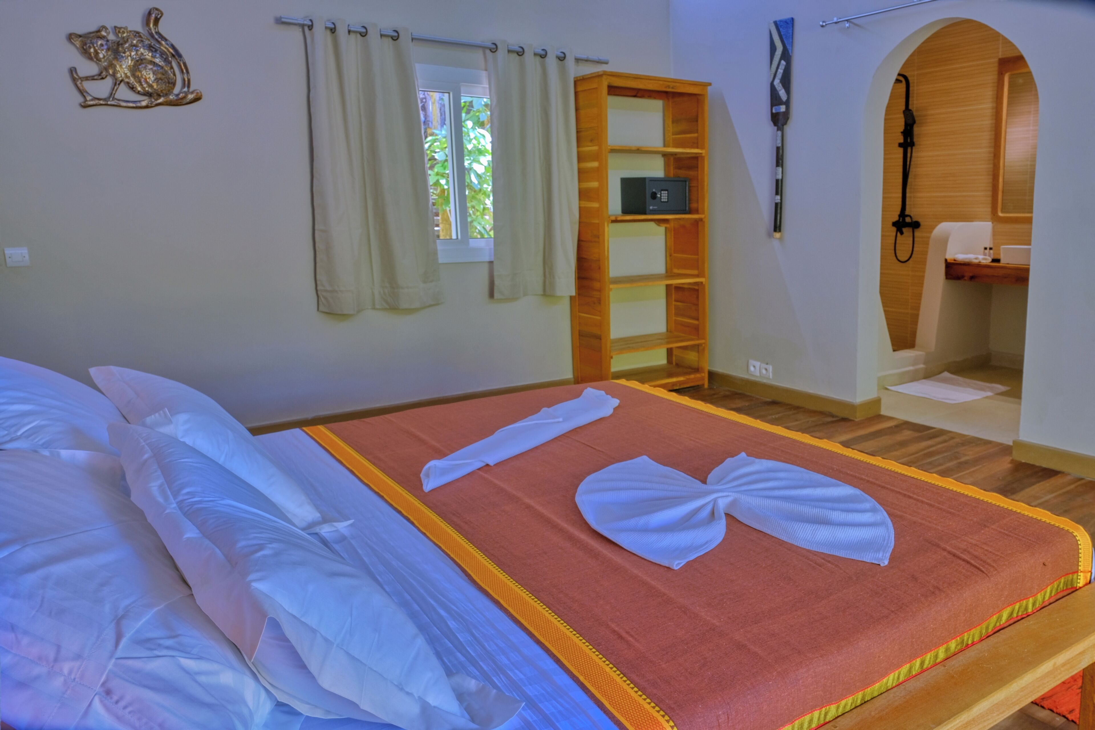 Standard Double Room, Beach View | Premium bedding, in-room safe, WiFi (free), bed sheets
