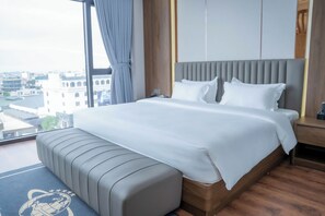 Habitación doble Deluxe de uso individual | Caja de seguridad en la habitación y decoración personalizada 