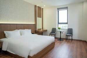 خزنة داخل الغرفة وبديكورات فريدة لكل غرفة وطراز فريد لكل وحدة ومكتب