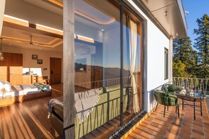 King Room with Bathtub, Balcony and lake view | Balkong