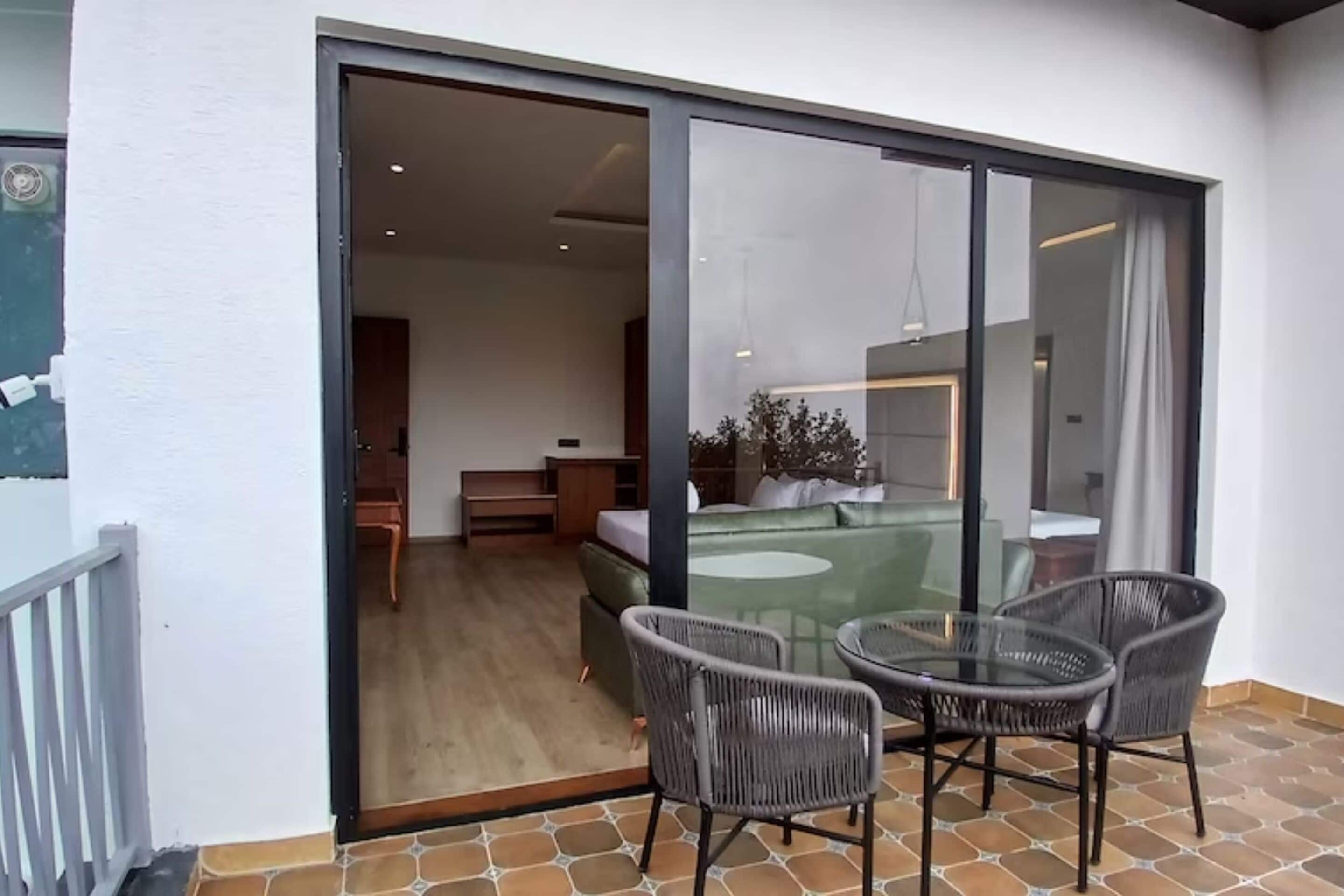 Superior with Balcony & Lake View | Balcony