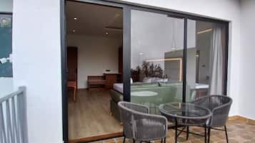 Superior with Balcony & Lake View | Balcony