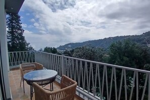 King Room with Bathtub, Balcony and lake view | Balkon