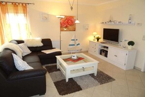 Smart TV, stereo - Holiday apartment with 2 bedrooms (Ostseebad Karlshagen)