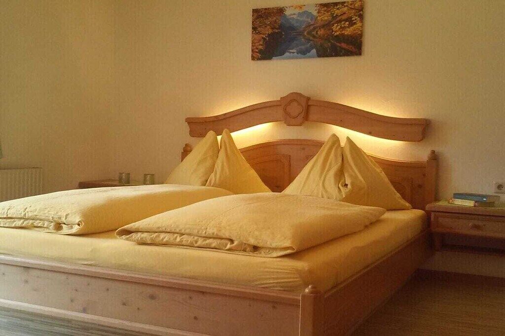 旅行婴儿床、免费 WiFi、床单