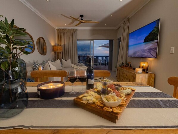 Dining - Waves & Whales, Brenton-on-Sea. Salt in the Air. Peace in the Soul!  (Brenton-on-Sea)