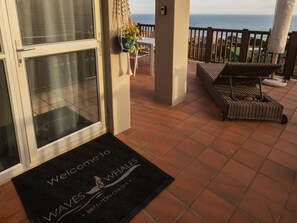 Outdoor dining - Waves & Whales, Brenton-on-Sea. Salt in the Air. Peace in the Soul!  (Brenton-on-Sea)