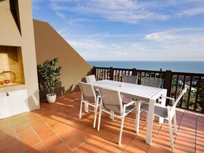 تناول الطعام بالخارج