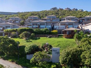 Exterior - Waves & Whales, Brenton-on-Sea. Salt in the Air. Peace in the Soul!  (Brenton-on-Sea)