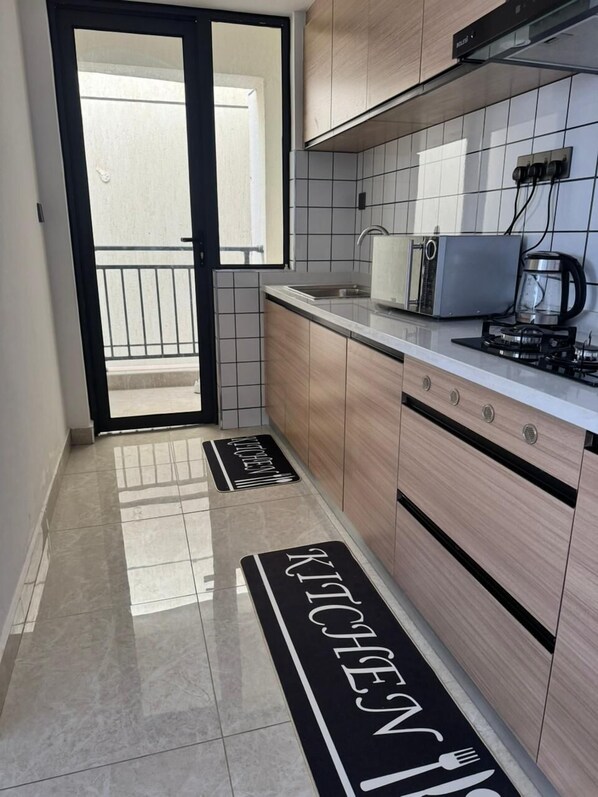 Classic Apartment, Balcony, City View | Private kitchen | Fridge, microwave, cookware/dishes/utensils, dining tables