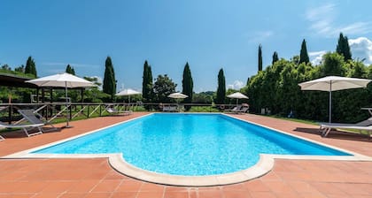 Apartment in Laterina with garden