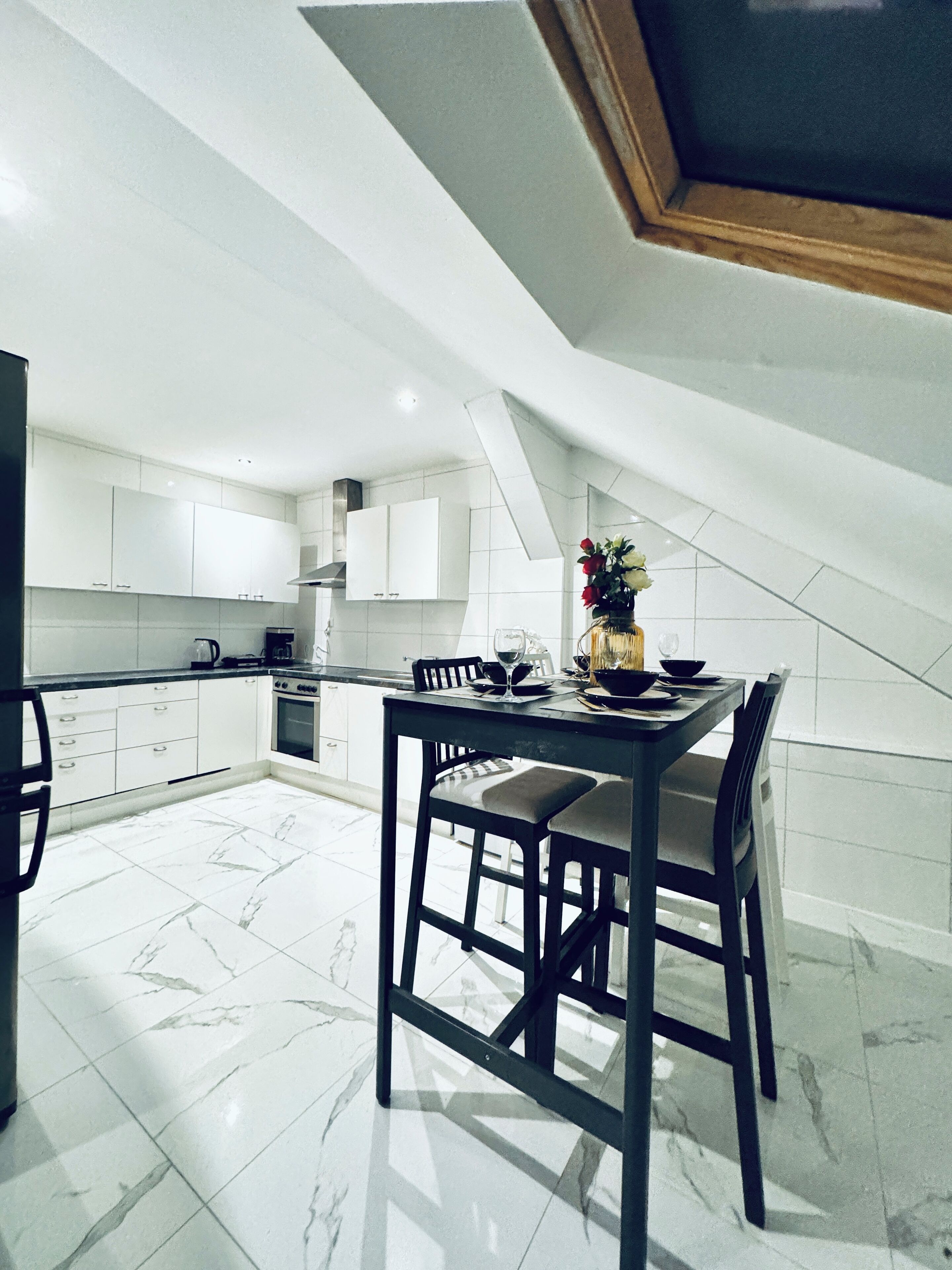 เตาอบ, เตาประกอบอาหาร, เครื่องล้างจาน, เครื่องครัว/จาน/ช้อนส้อม