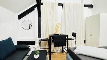 Basic Room | Iron/ironing board