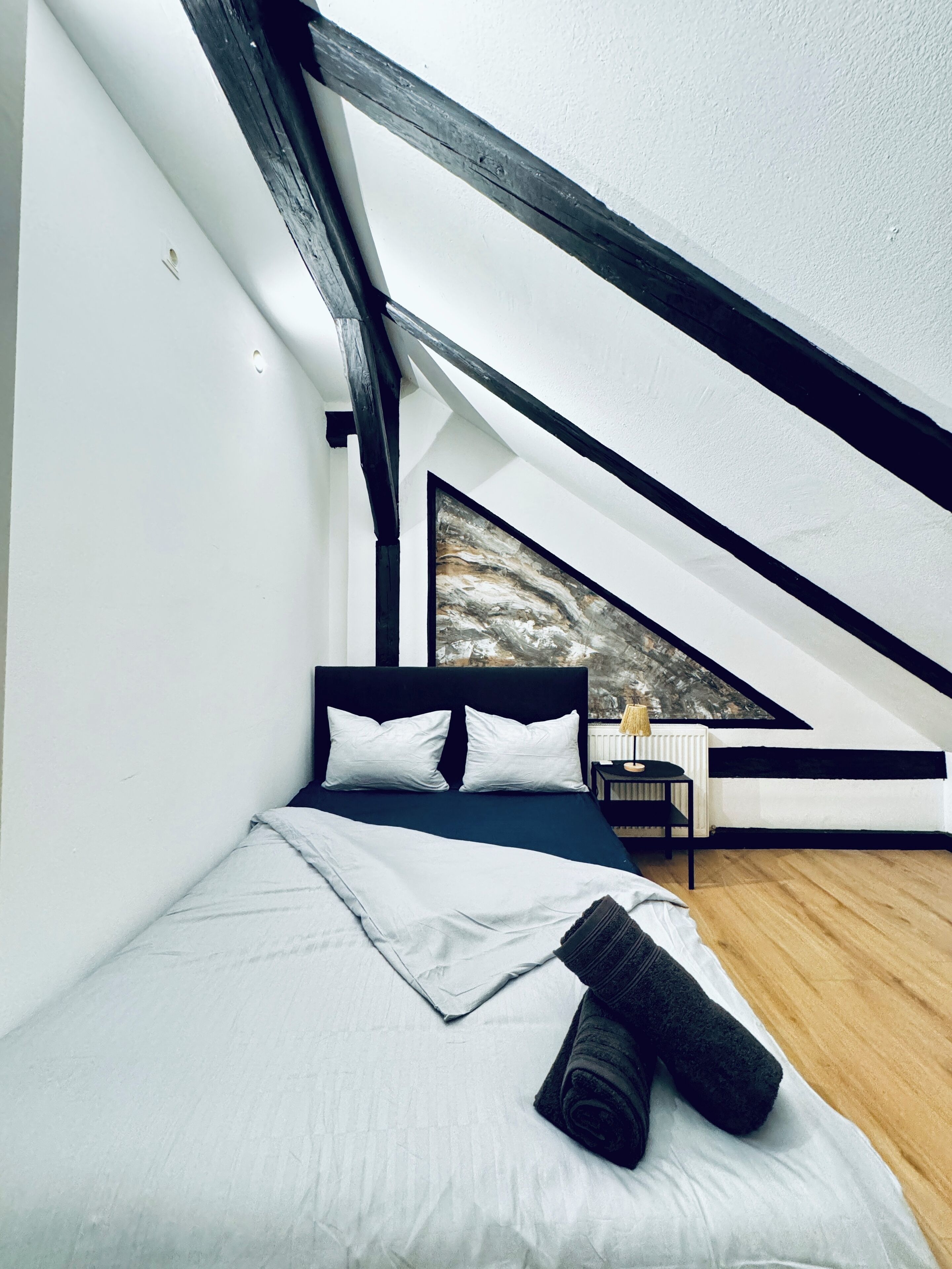 Basic Room | Iron/ironing board