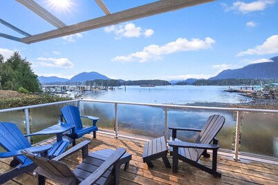 The Landing- Your Downtown Waterfront Oasis