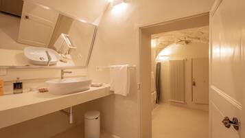 Dusche, Haartrockner, Bidet