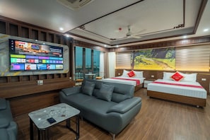 Habitación junior con 2 camas individuales | Área de sala de estar