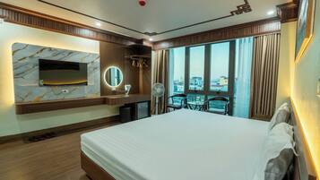 Habitación Deluxe, vista a la ciudad | Decoración personalizada, muebles diferentes y escritorio