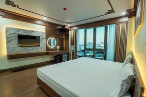 Habitación Deluxe, vista a la ciudad | Decoración personalizada, muebles diferentes y escritorio 