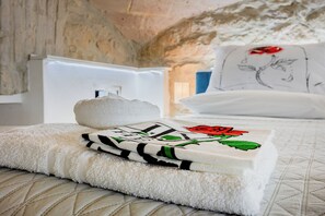 1 bedroom, iron/ironing board, free WiFi, bed sheets - (Enchanted Suite Rome) Elegant abode in central area (Roma)