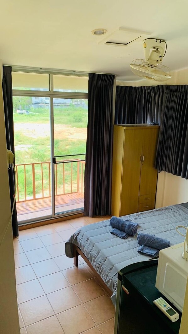 ห้องซิงเกิล, ระเบียง, เห็นวิวทะเลบางส่วน | Wi-Fi ฟรี