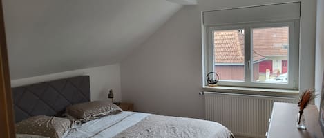 WiFi, bed sheets