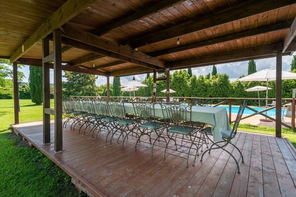 Outdoor dining