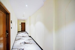 Interior - Hotel Surya Plaza (New Delhi)