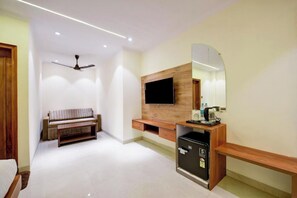 Family Suite, City View - Hotel Surya Plaza (New Delhi)