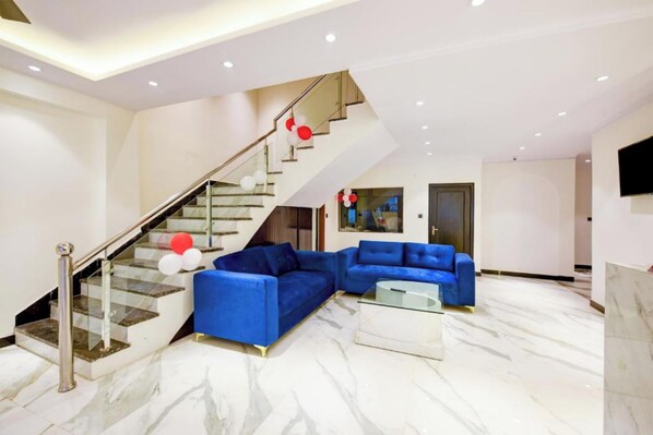 المنشأة من الداخل