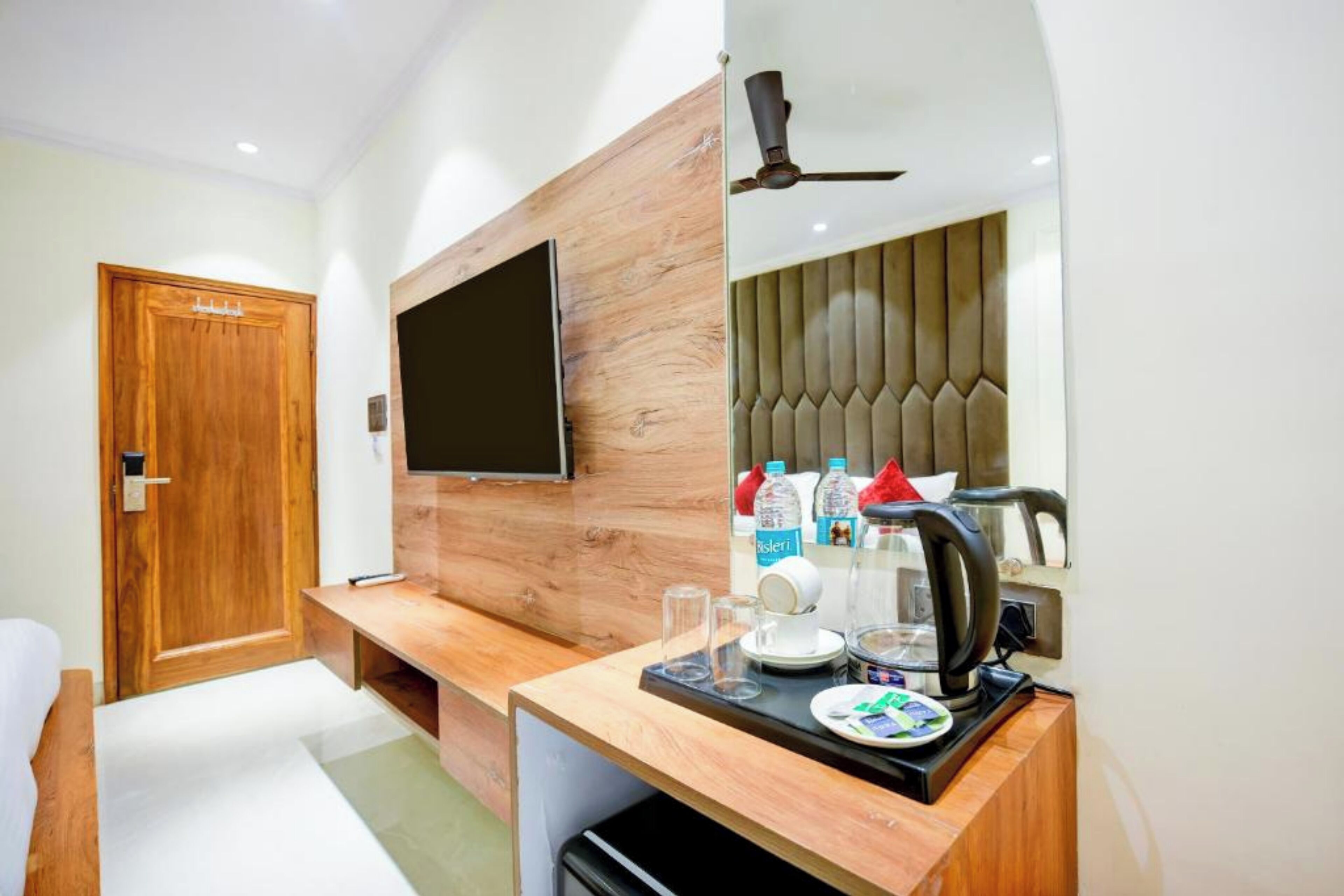 Deluxe Double Room, City View | Desk, laptop workspace, free WiFi