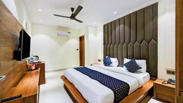 Habitación Deluxe doble, vistas a la ciudad | Escritorio, espacio para trabajar con un portátil, wifi gratis