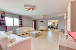 Smart TV - Holiday Home in Floridia with private pool (Floridia (SR))