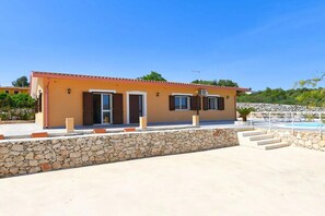 Exterior - Holiday Home in Floridia with private pool (Floridia (SR))