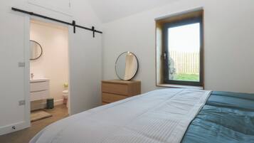 2 bedrooms, individually decorated, individually furnished, free WiFi