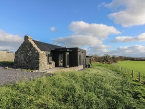 Exterior - Tithe Barn Lodge (Bodorgan)