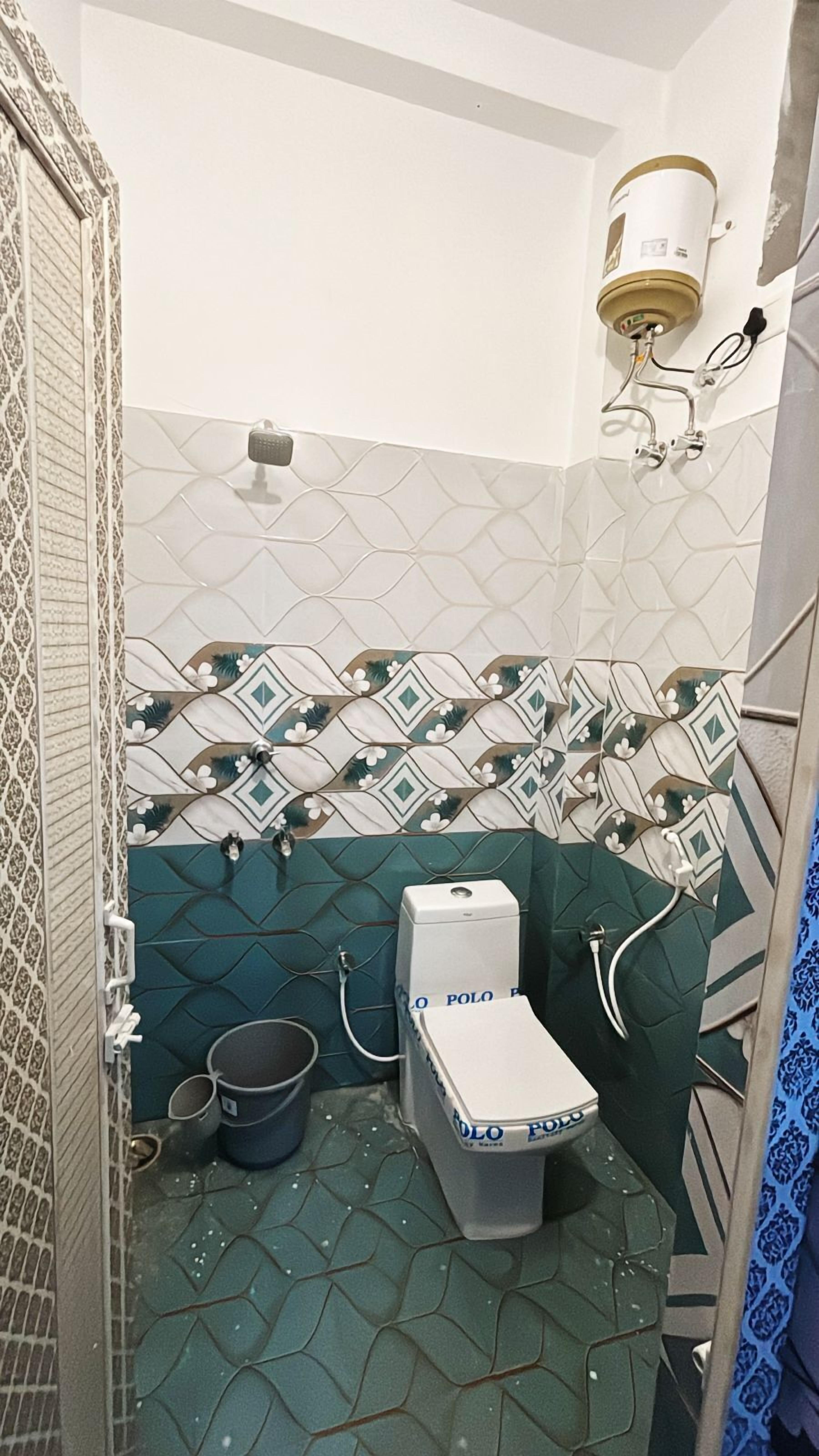 Kostenlose Toilettenartikel, Handtücher, Seife, Shampoo