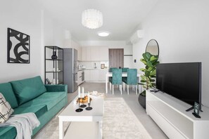 Smart TV - Chloe Residence by Nomads (Paphos)
