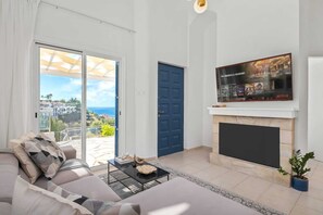 Smart TV - Golden Hour Villa by Nomads (Paphos)