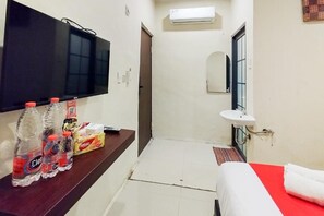 Deluxe Double or Twin Room | Interior - Rejoss Homestay (Medan)
