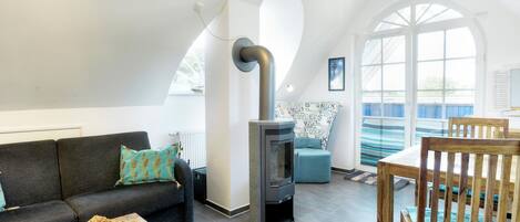 TV, fireplace, stereo